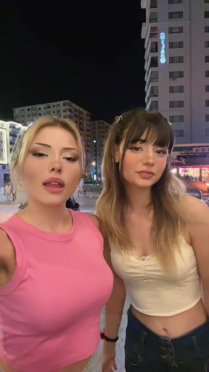 @adelinaskim