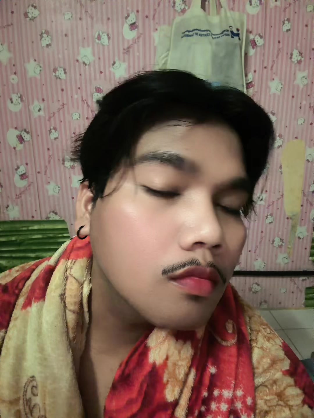 @លី ហ៊ួរ 🏳️🌈