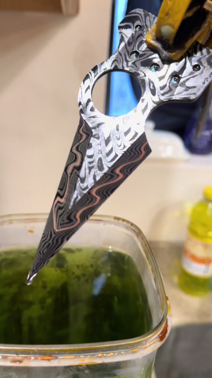 @Adams knives