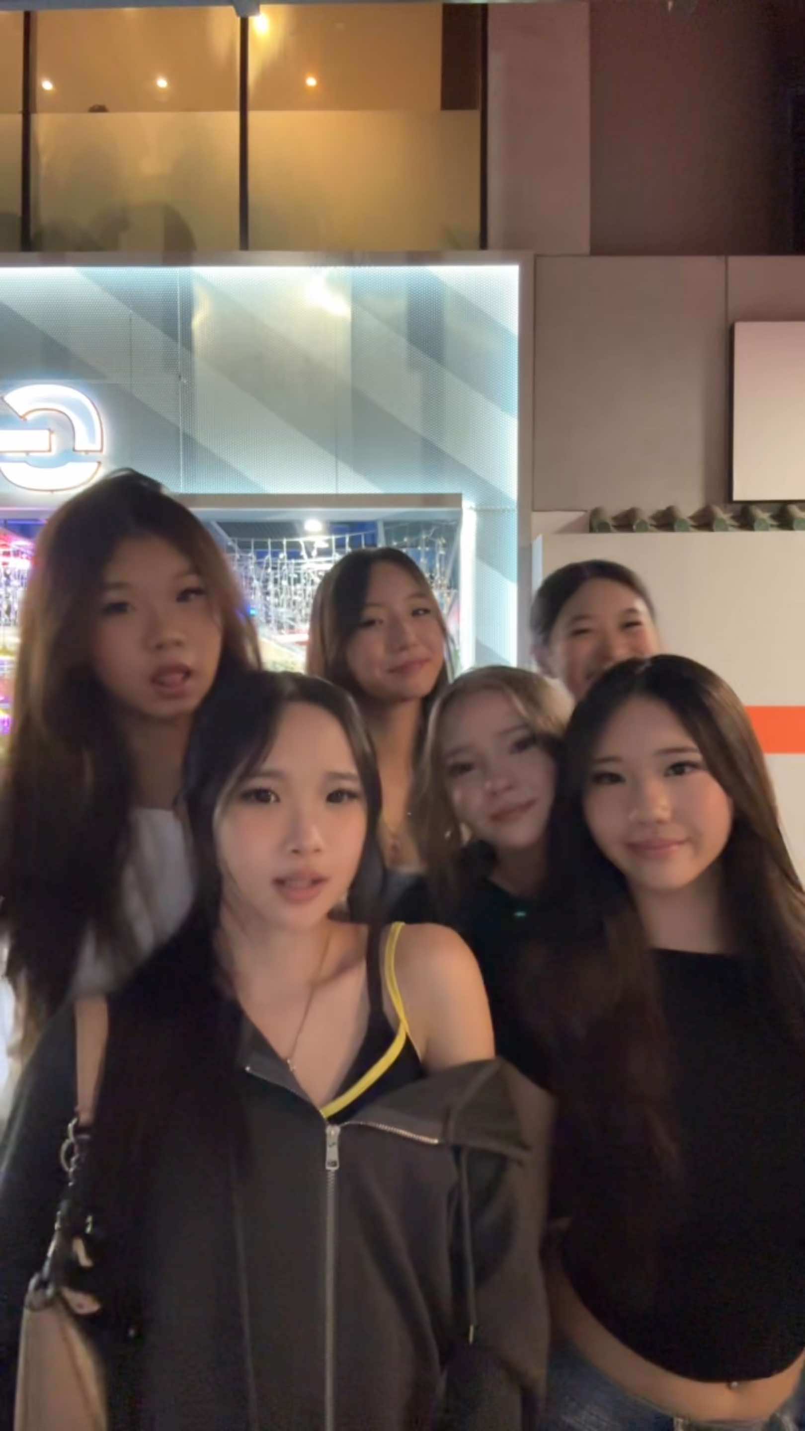 @chloee🦖