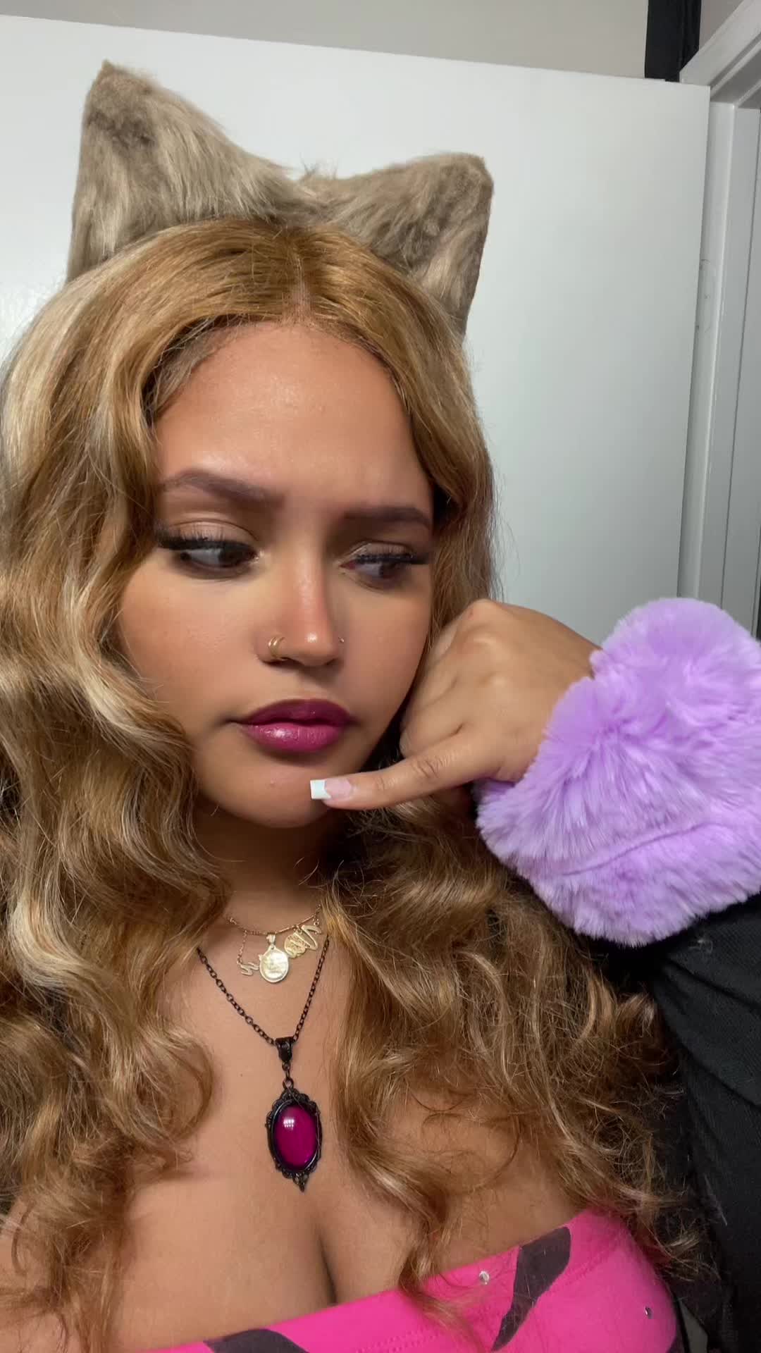 @qxeenmxria