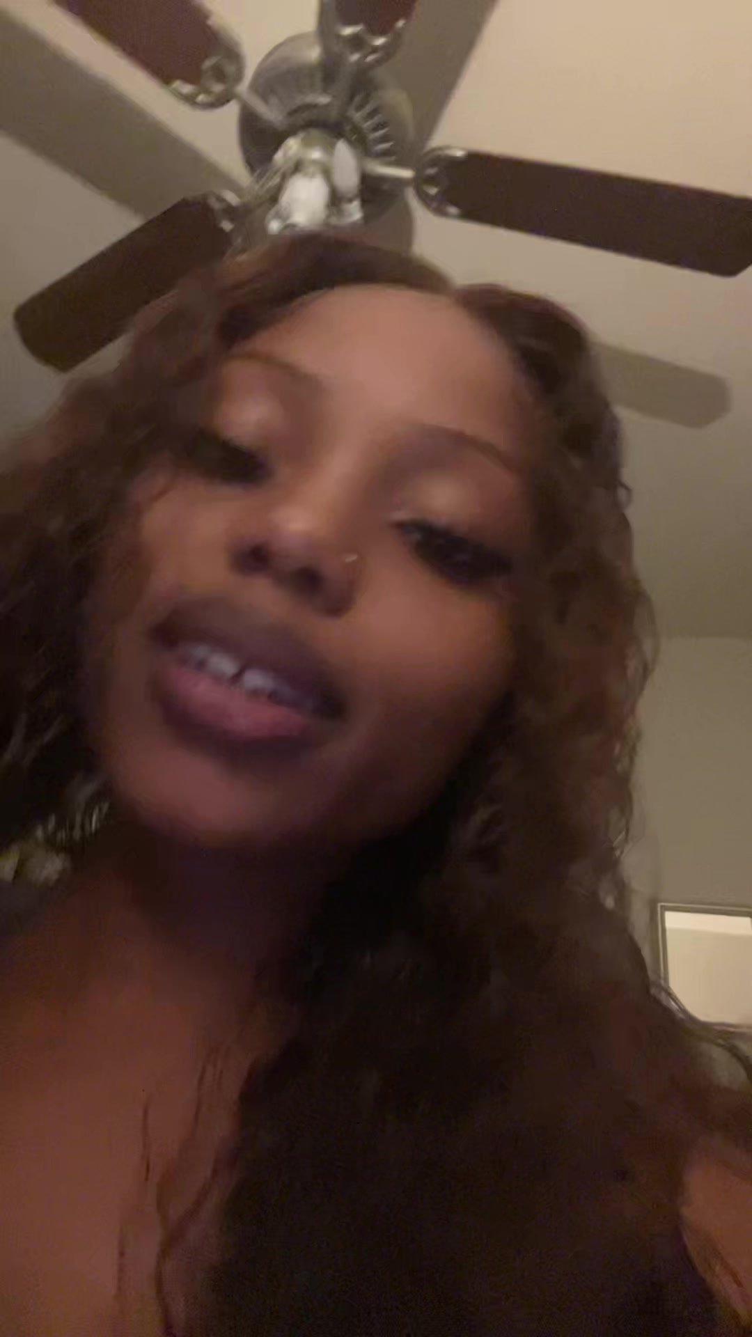 @moni 𖣂