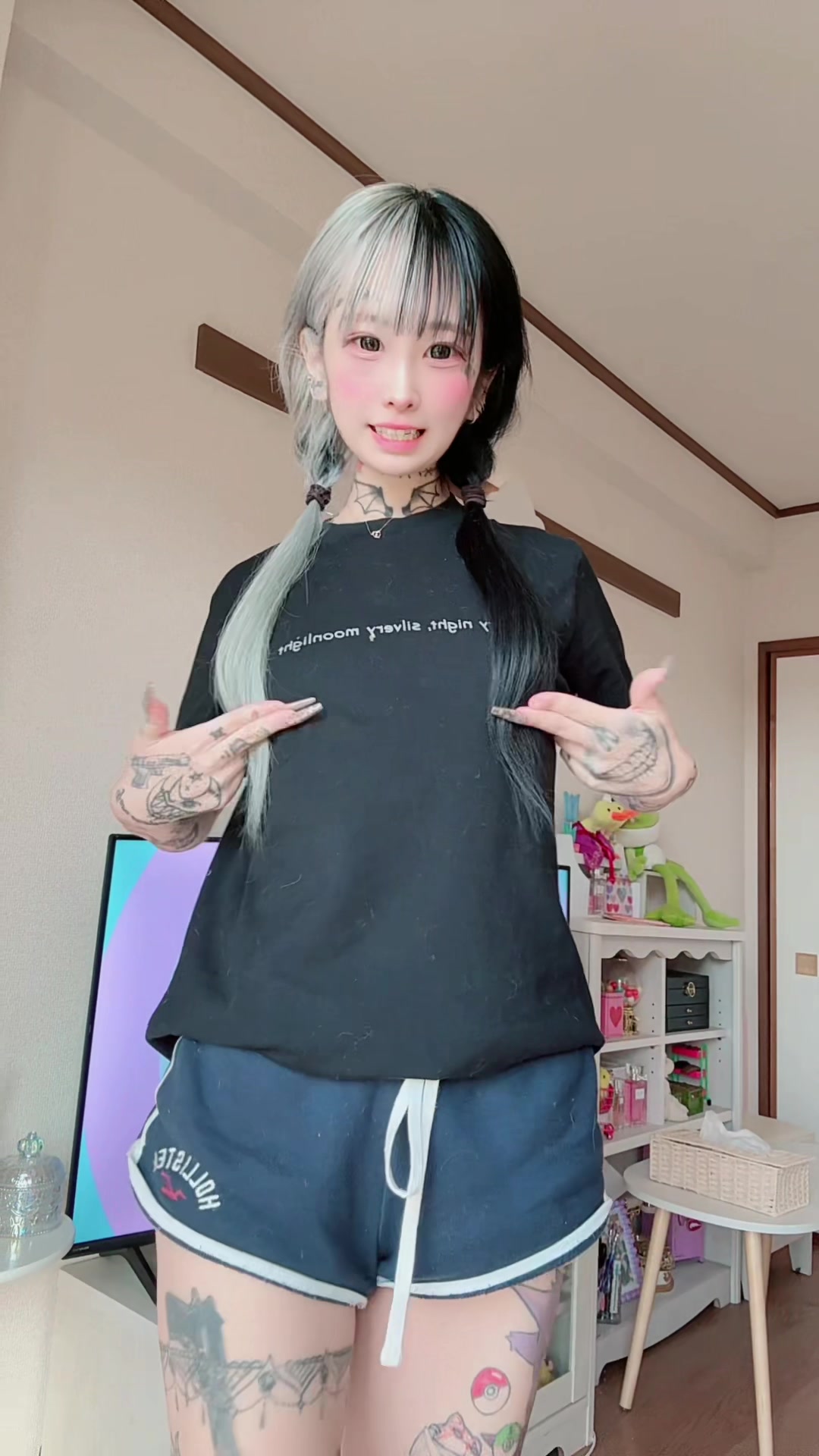 @ひな