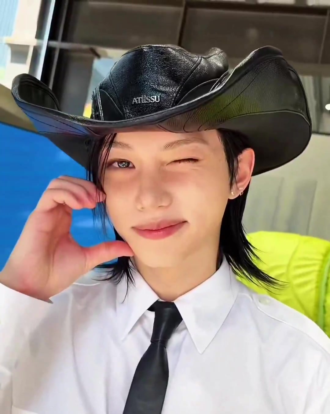 @Valeria saw and met TXT