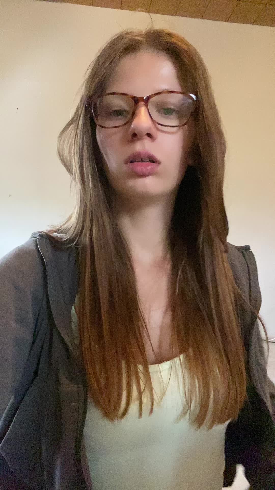 @Hannah_bkrrrrr