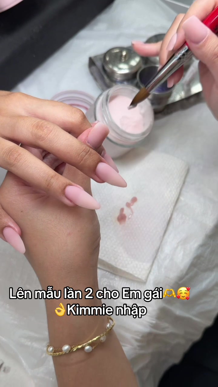 @KimmieNails🇻🇳&hearts;️🇨🇦Tấu H&agrave;i😜