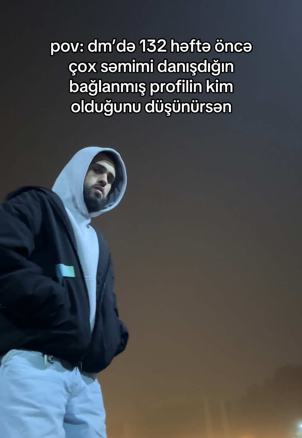 @E J