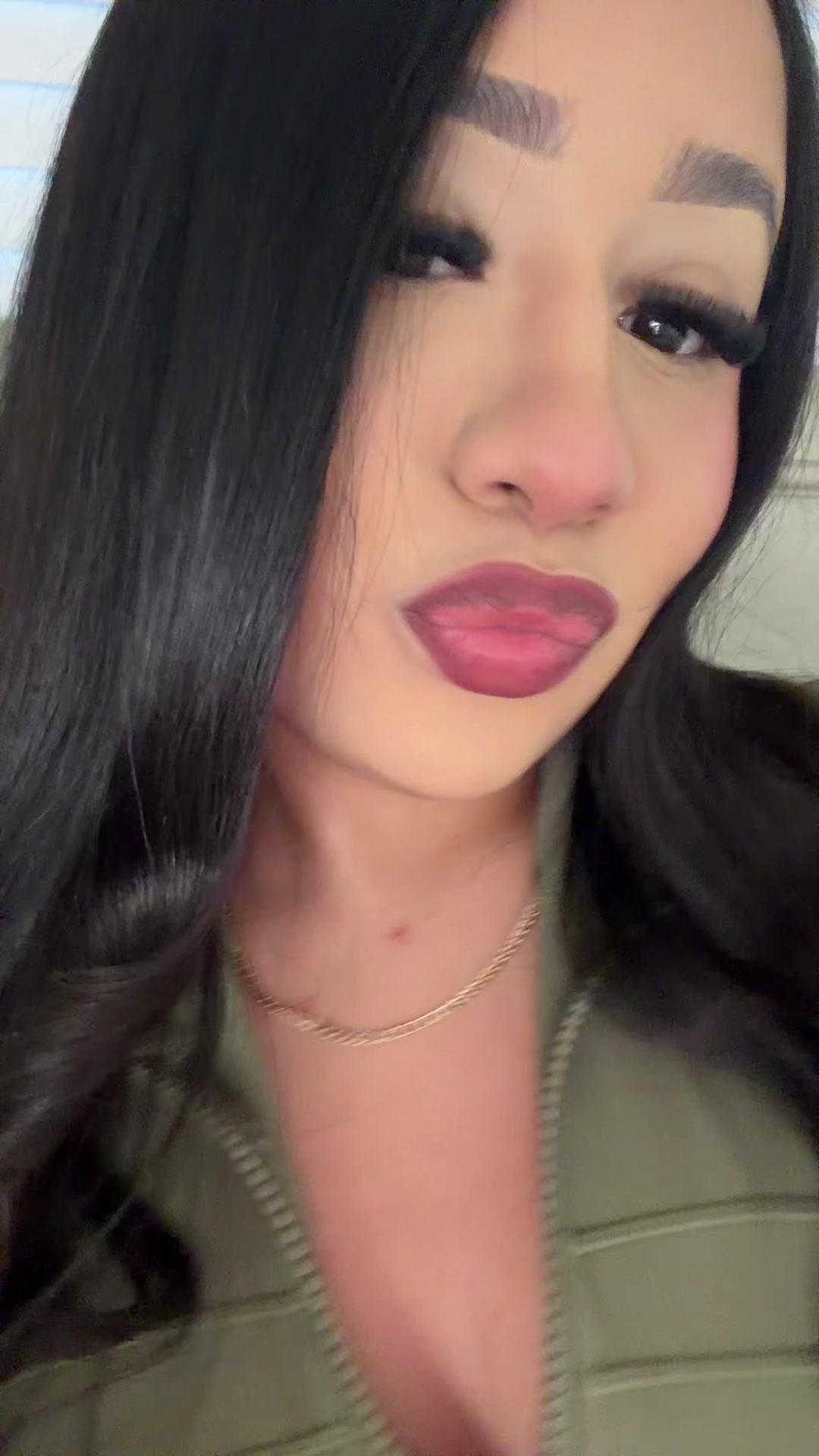 @bella
