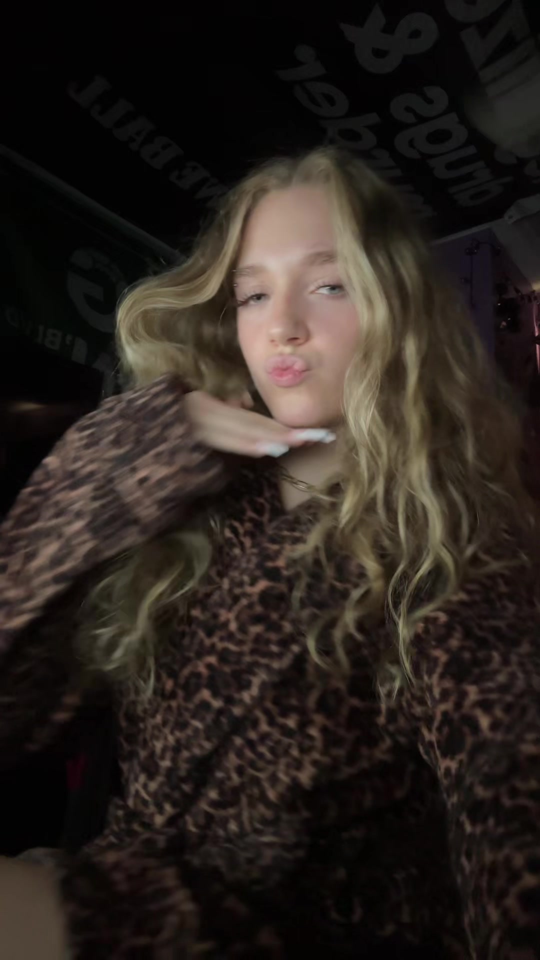 @yomamasofatsheatemyasss