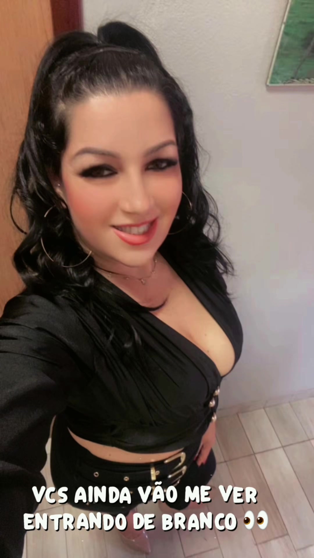 @M&ocirc;nica