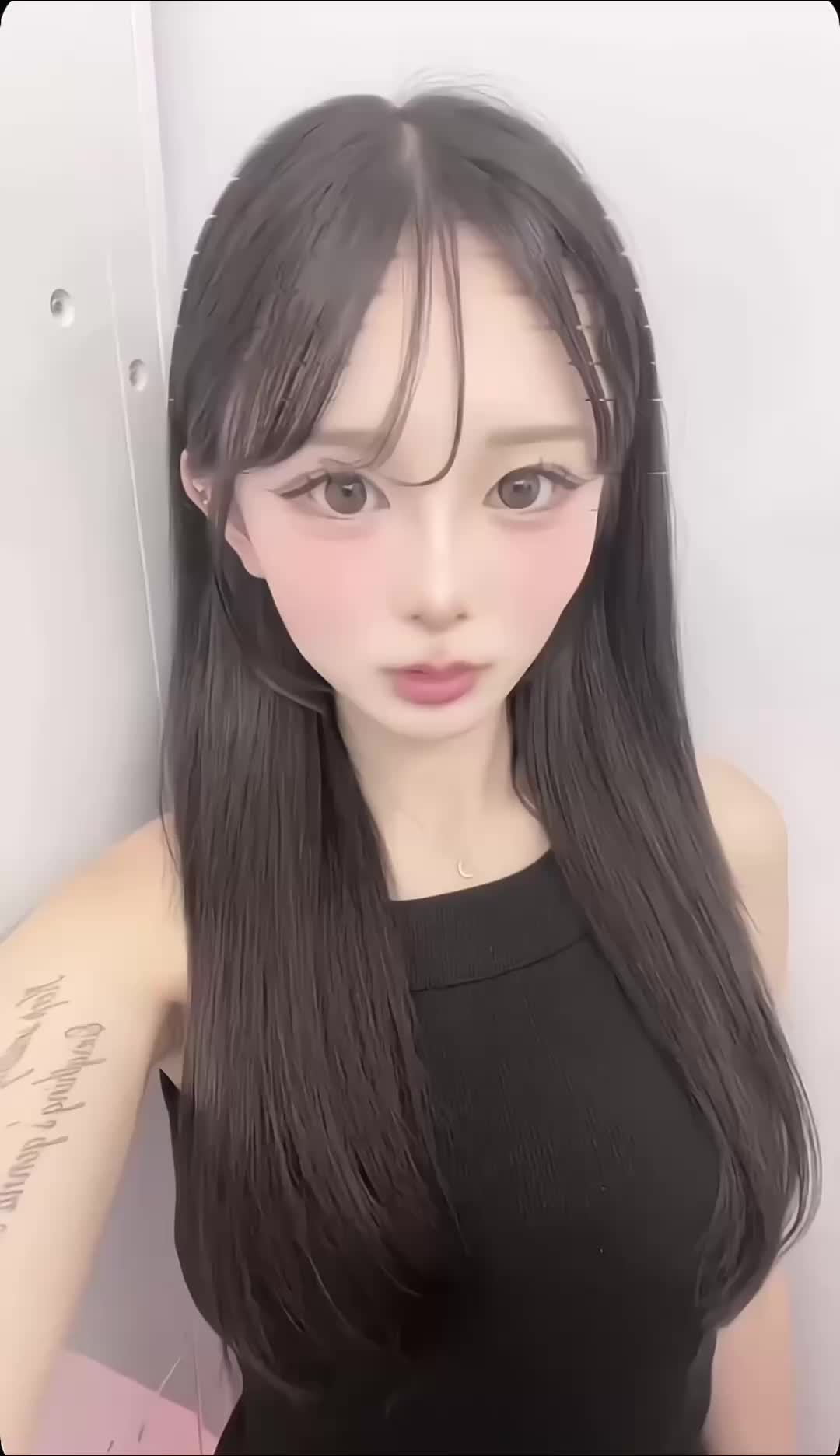 @にゃん