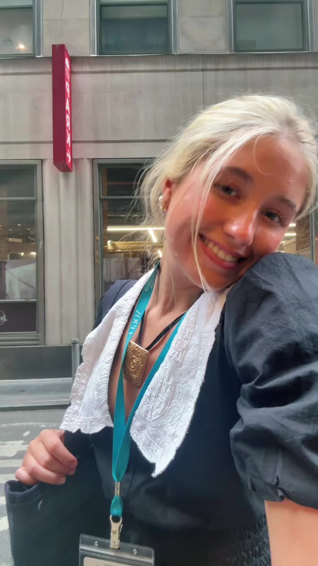 @Lillyholinga