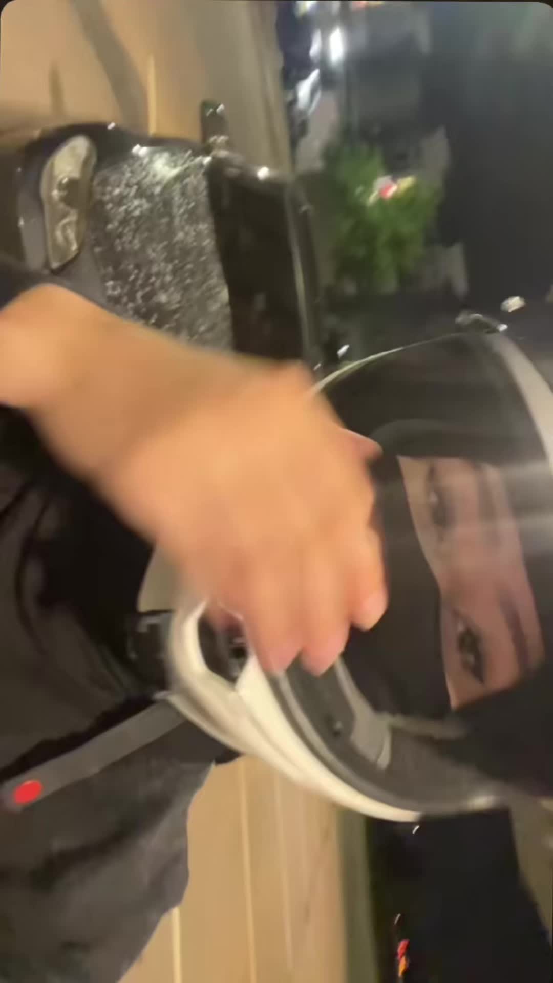 @؟
