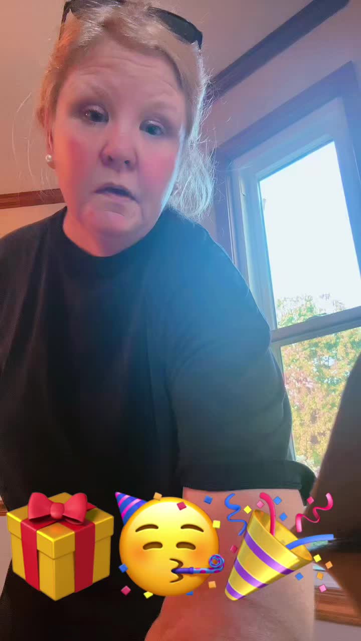 @Lexi Lou💕🪩🫶🌟☮️