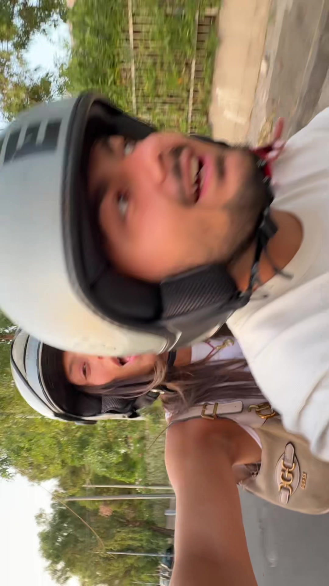 @Lú