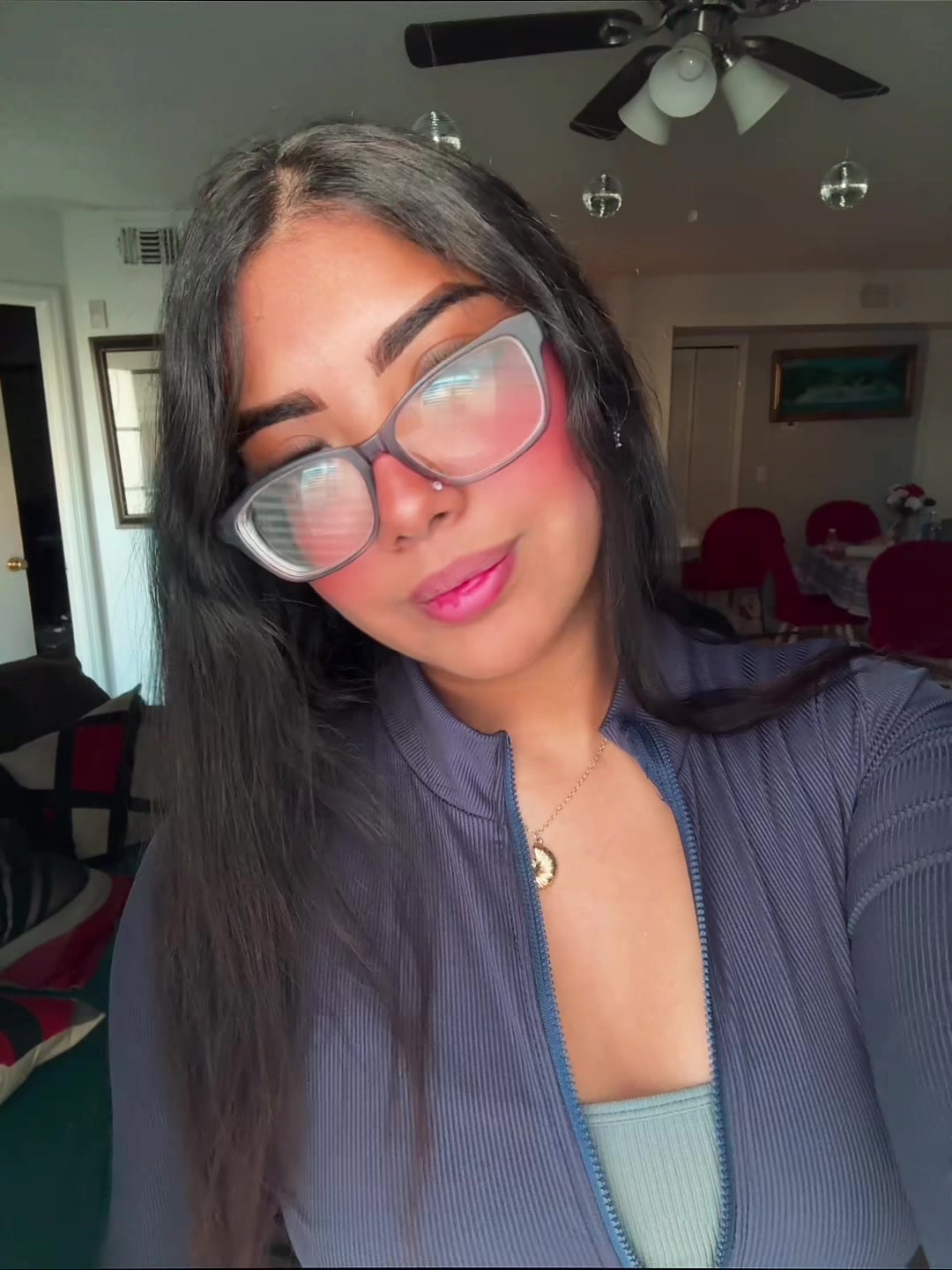 @Yvls