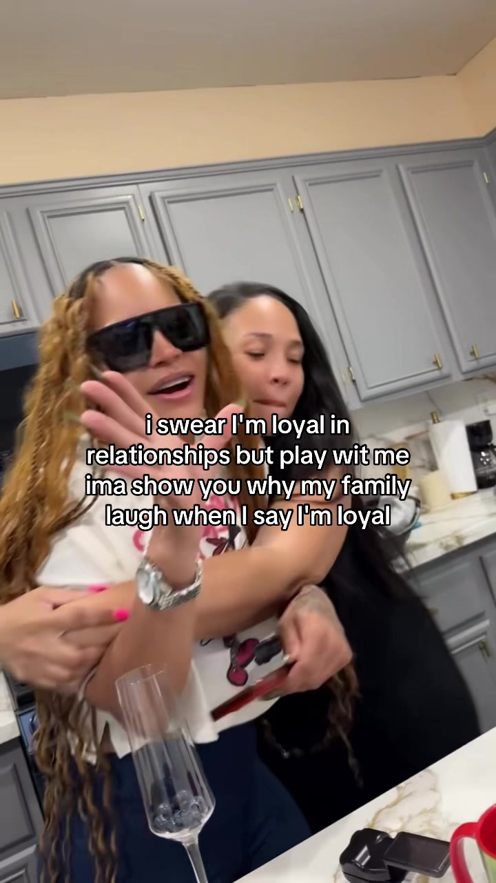 @Holly B | Lifestyle + Laughs