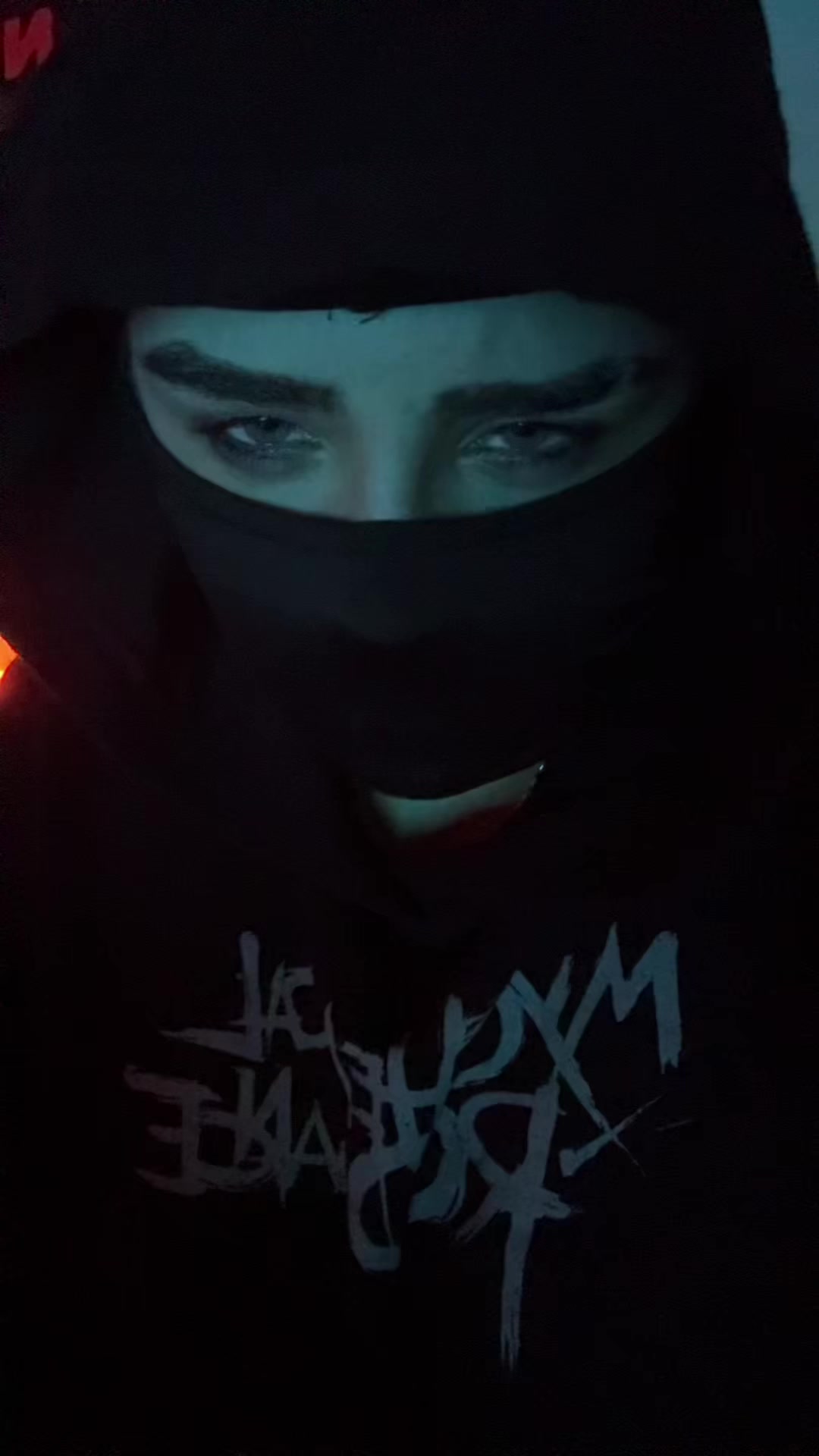@🖤