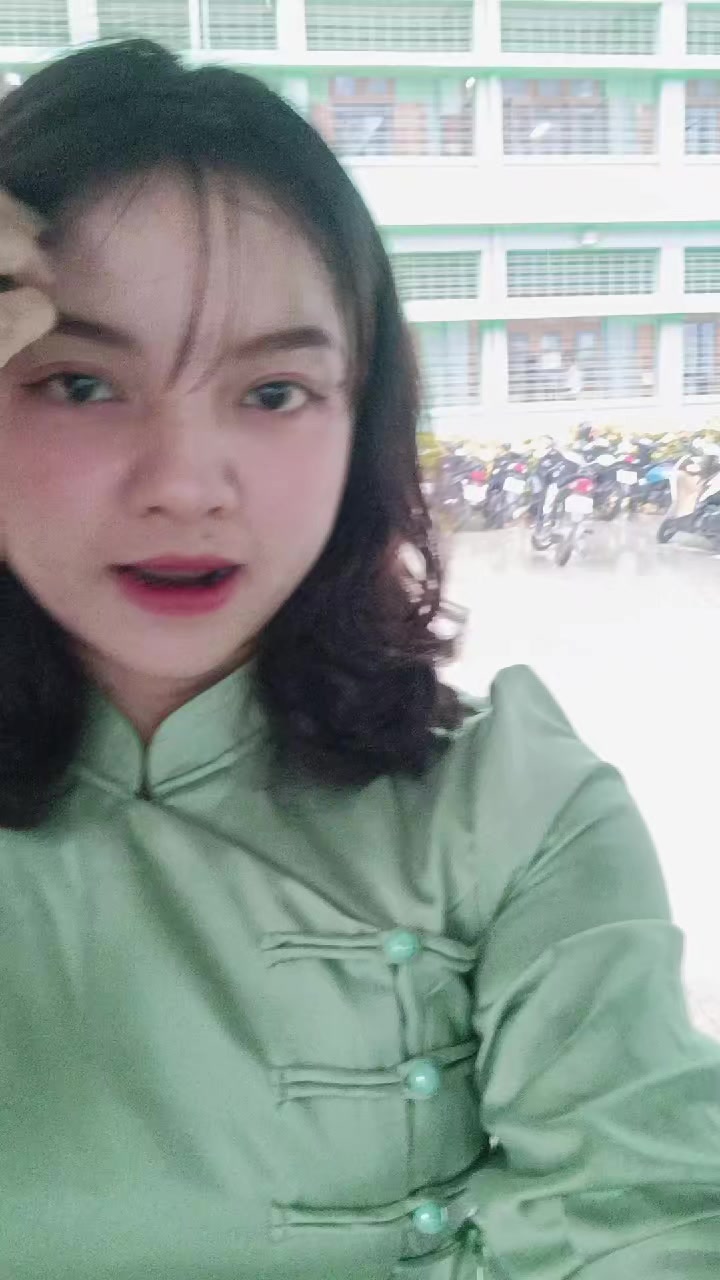 @Elly