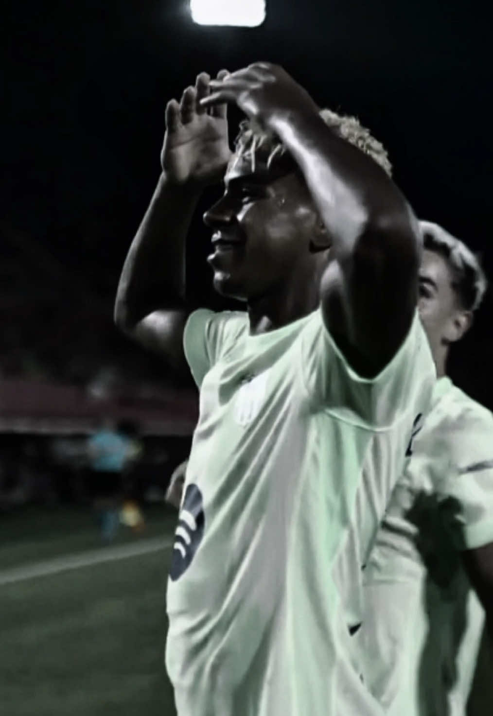 @๐ธ๐.futbol