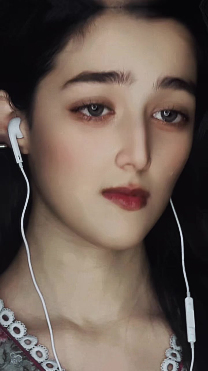 @𝕾𝖆𝖒𝖊𝖊𝖗𝖆 𝕶𝖍𝖆𝖓 🕊️