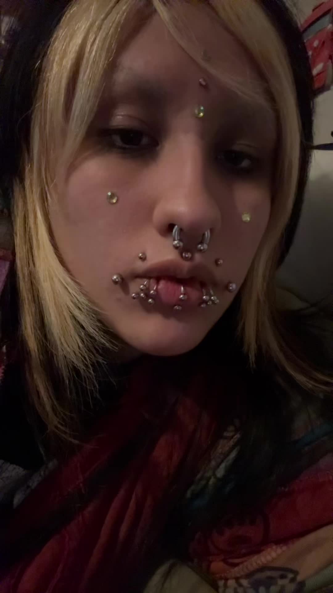 @mo