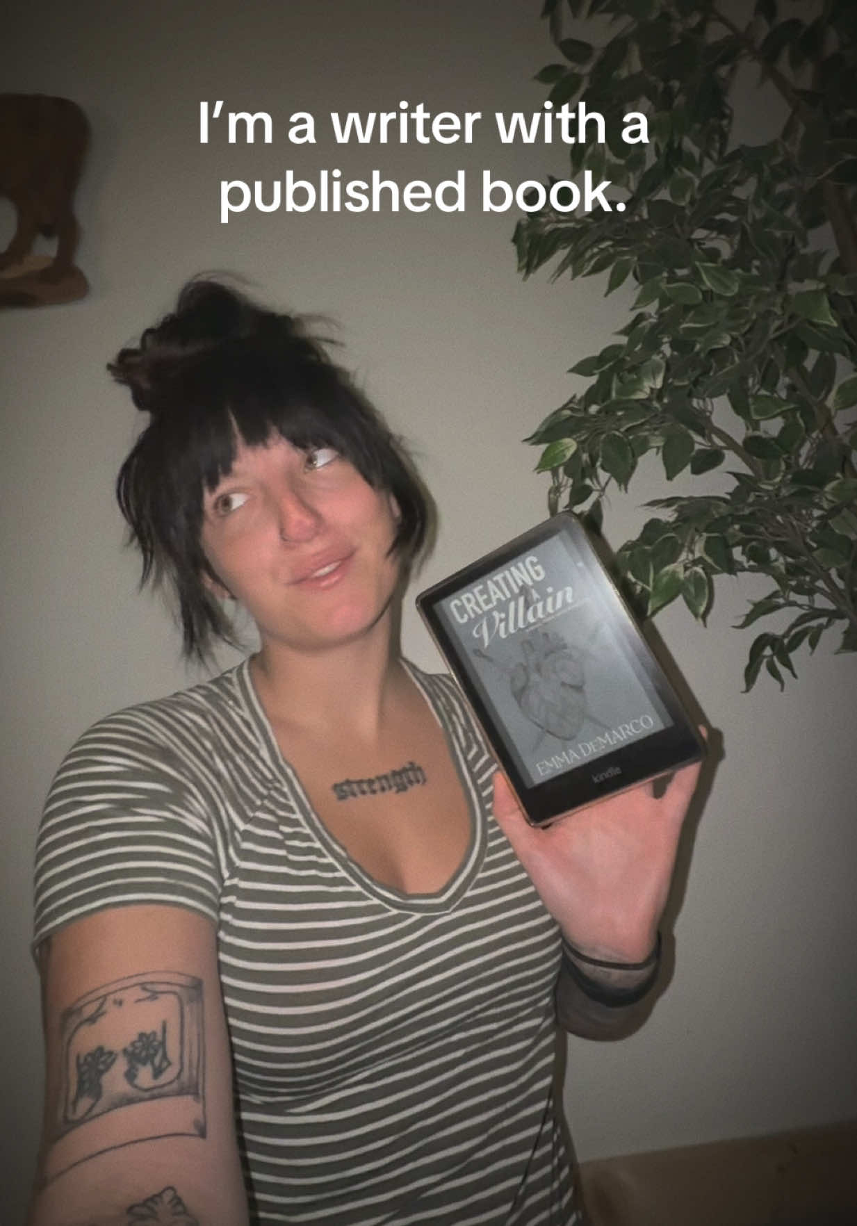 @Emma DeMarco | author 🖤✨