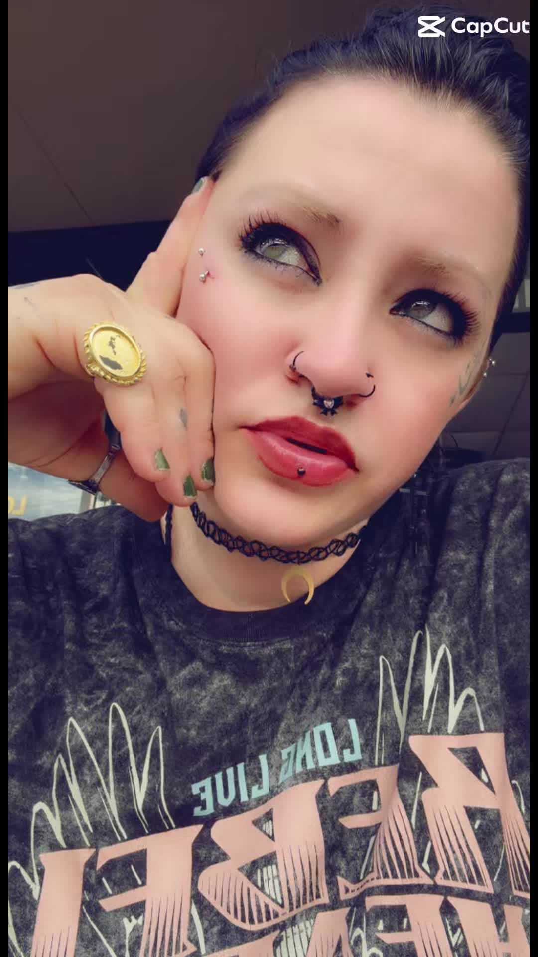 @Greeneyedghostie👑👻
