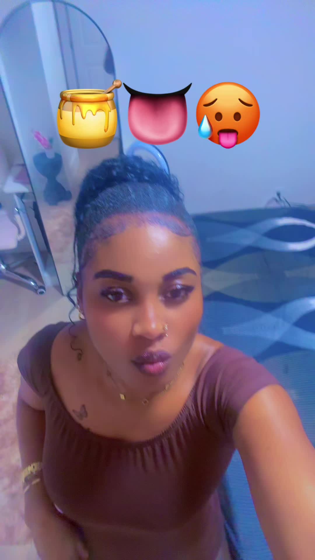 @Queen Chocolate 🍫🌹😘🥵👀