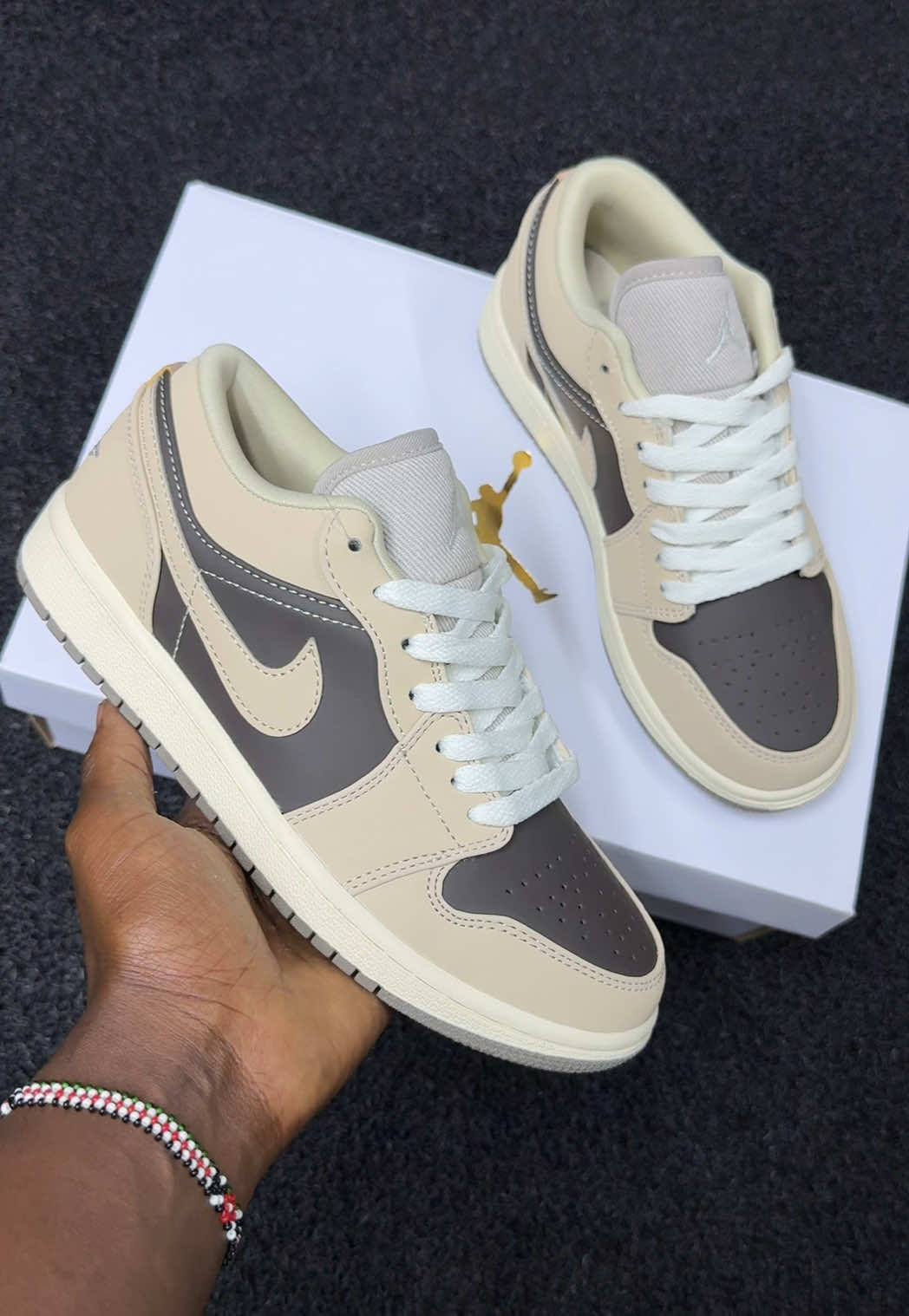 @NAIROBI SNEAKERS™️