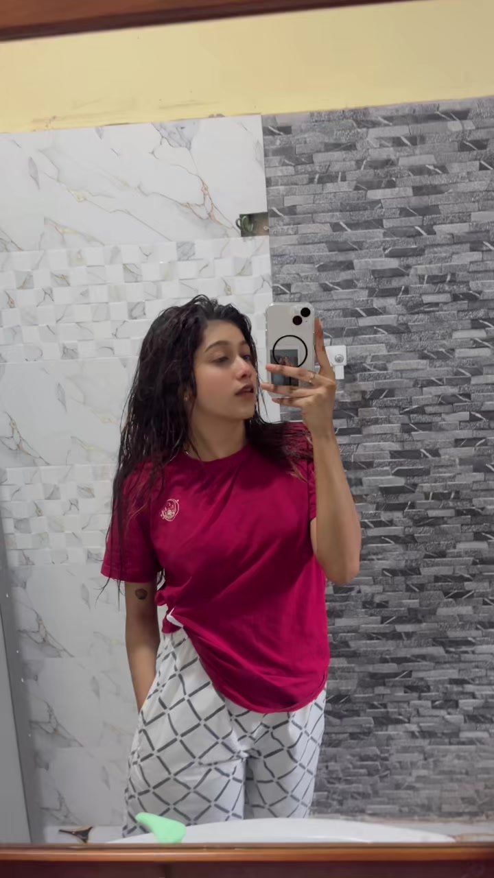 @𝐇𝐚𝐧𝐬𝐢 🎀🦋☃️