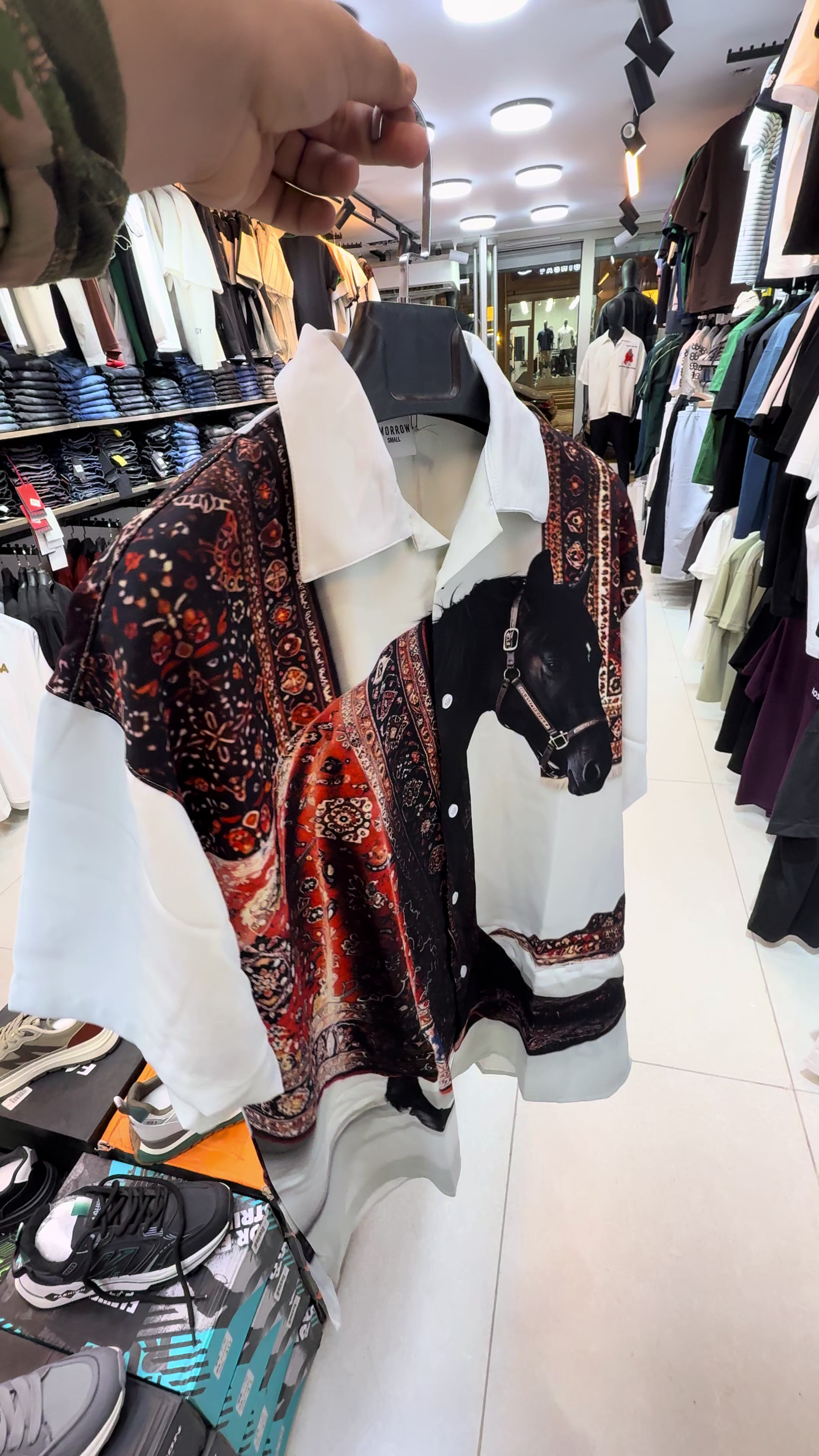 @معتز لملابس الشباب والاحذيه🛍️