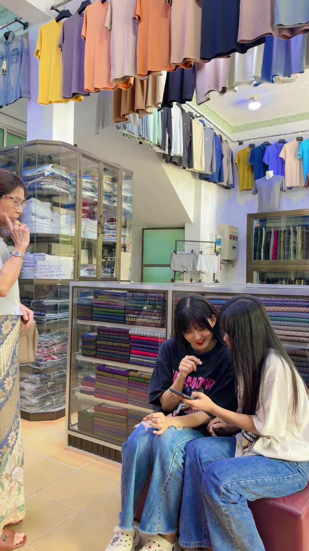@Taw Win Nan clothing-girl