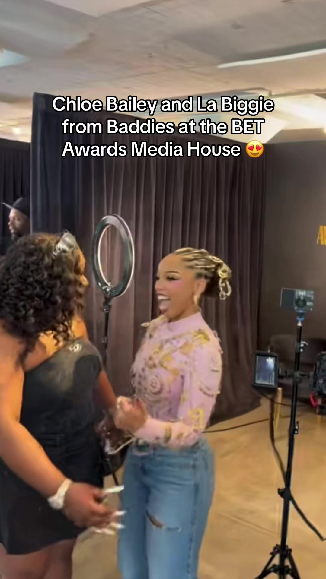 @The Chl&ouml;e x Halle Room