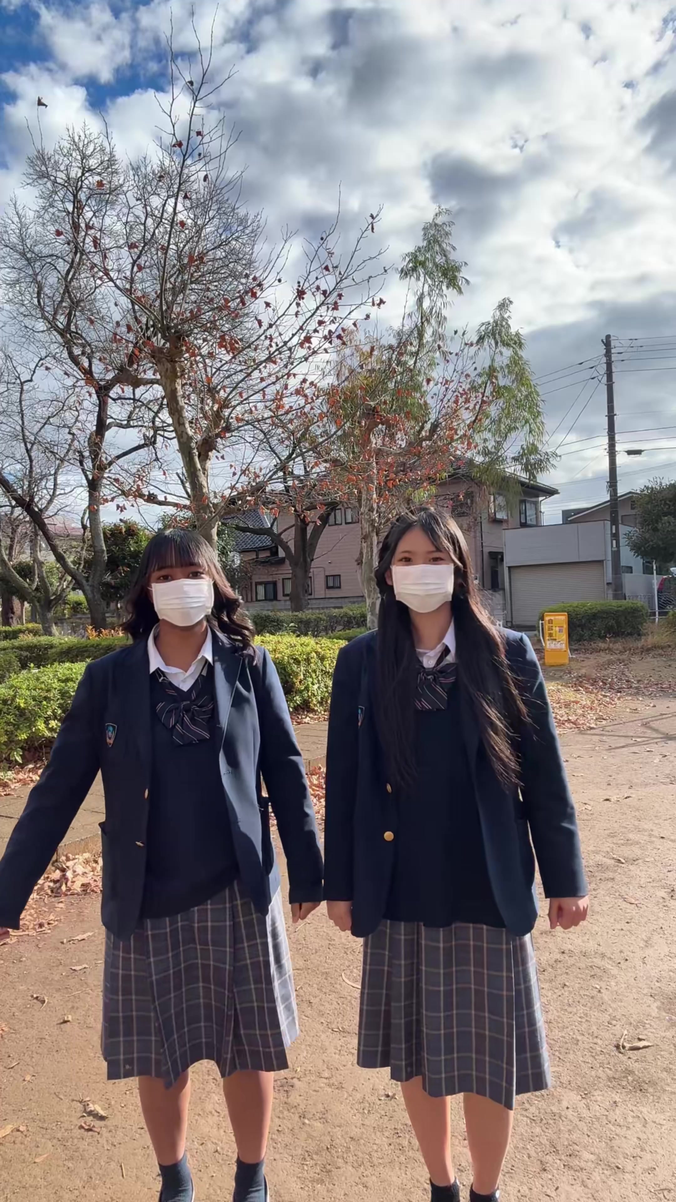 @か