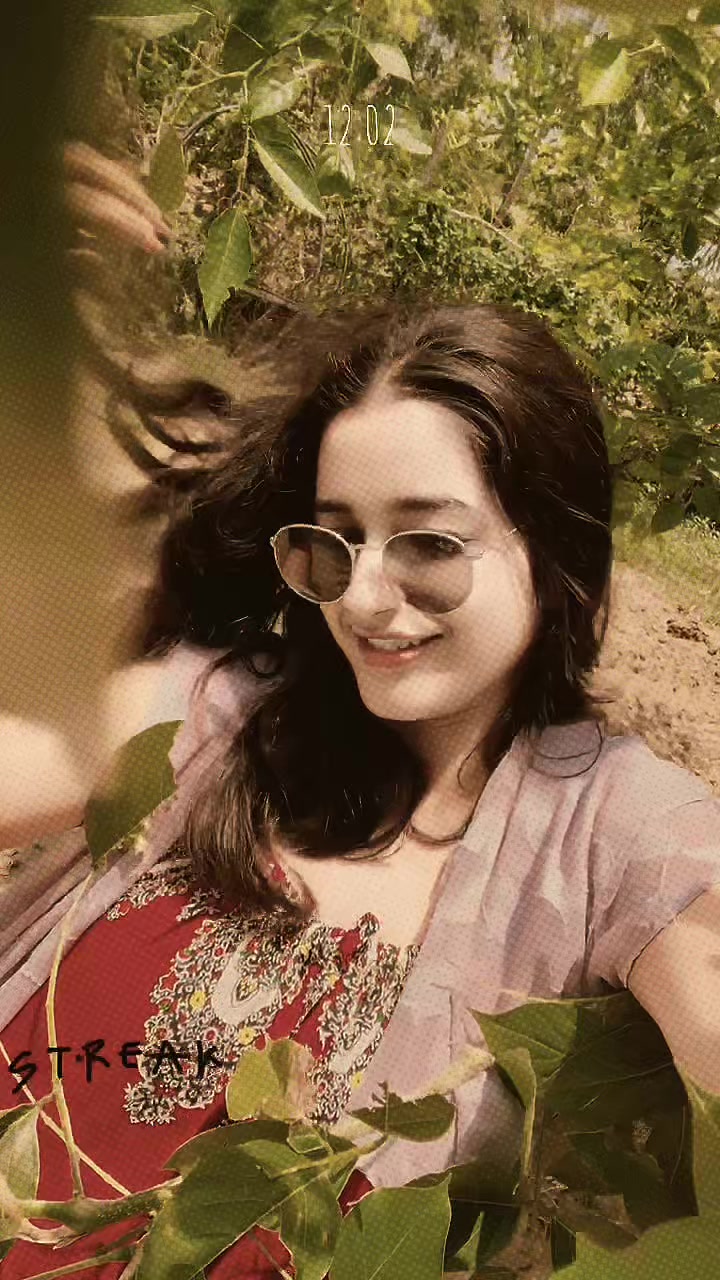 @🦋🧿iam_SnehaMishra_💛😎