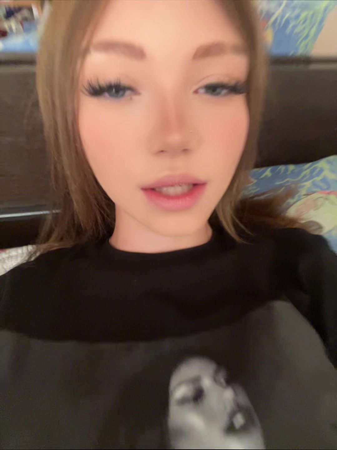 @Lika_2402