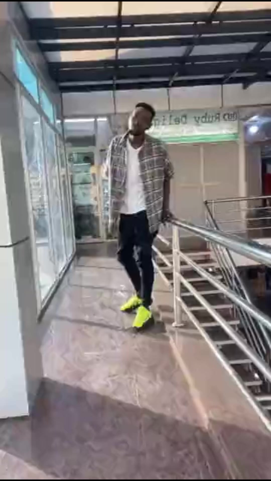 @Ama🦍