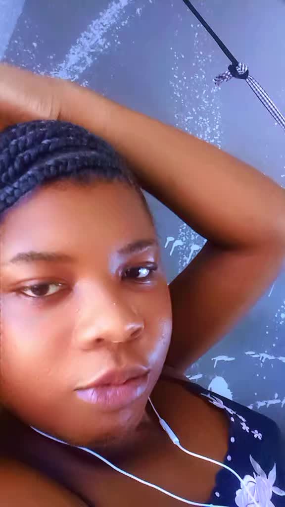 @HÙMBLÈ QÙÌNN🥰