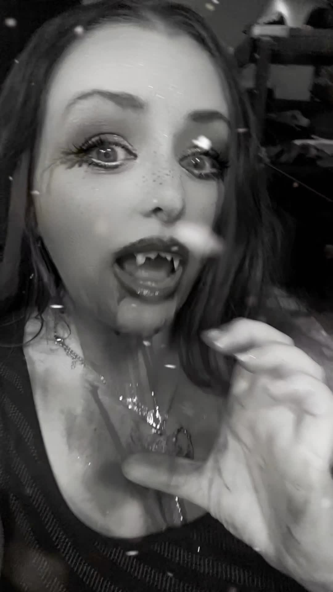 @KimCroft🧸🌹💙🎸🐋🐬🦋😈👻☘️🔥