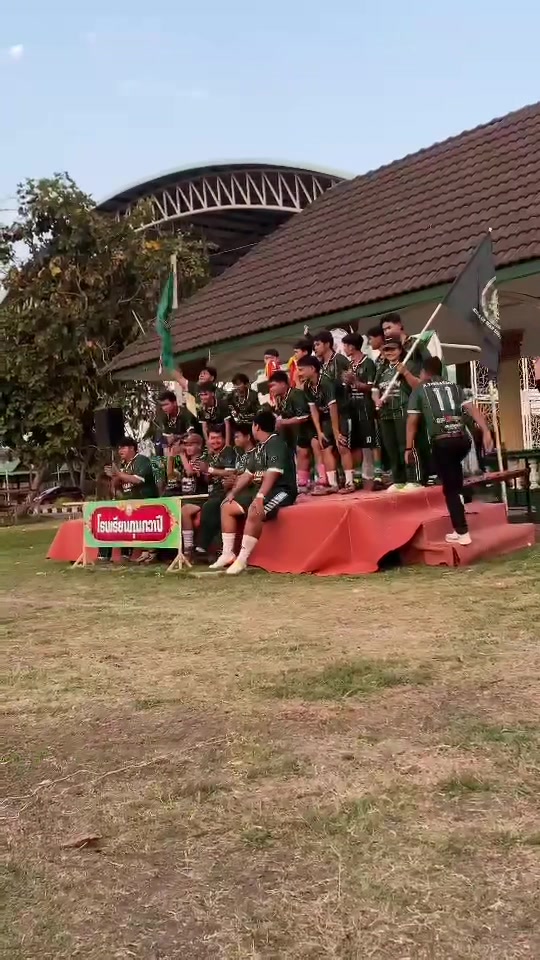 @ขวาเหล้าสีซ้ายเหล้าขาว