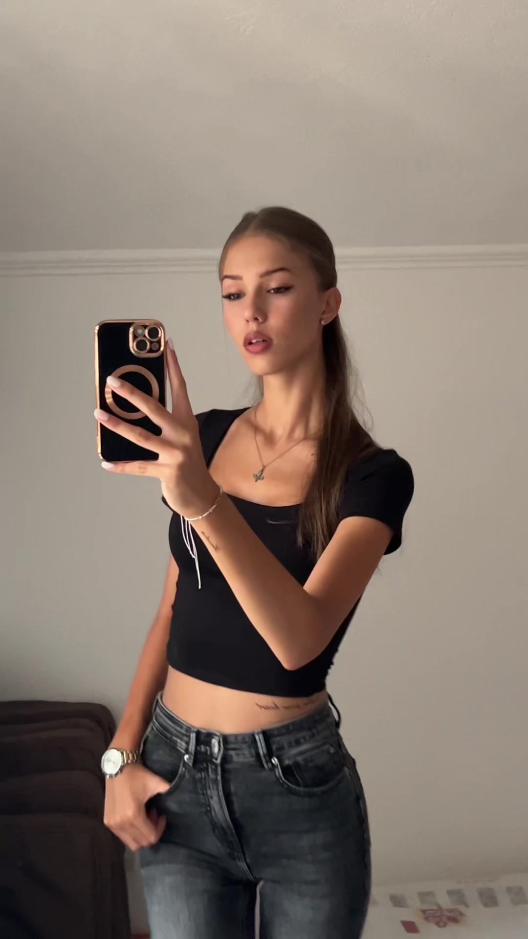 @𝒜.
