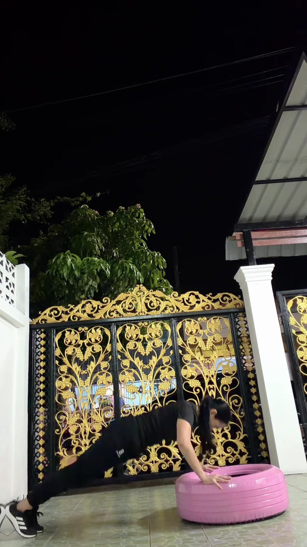@มน