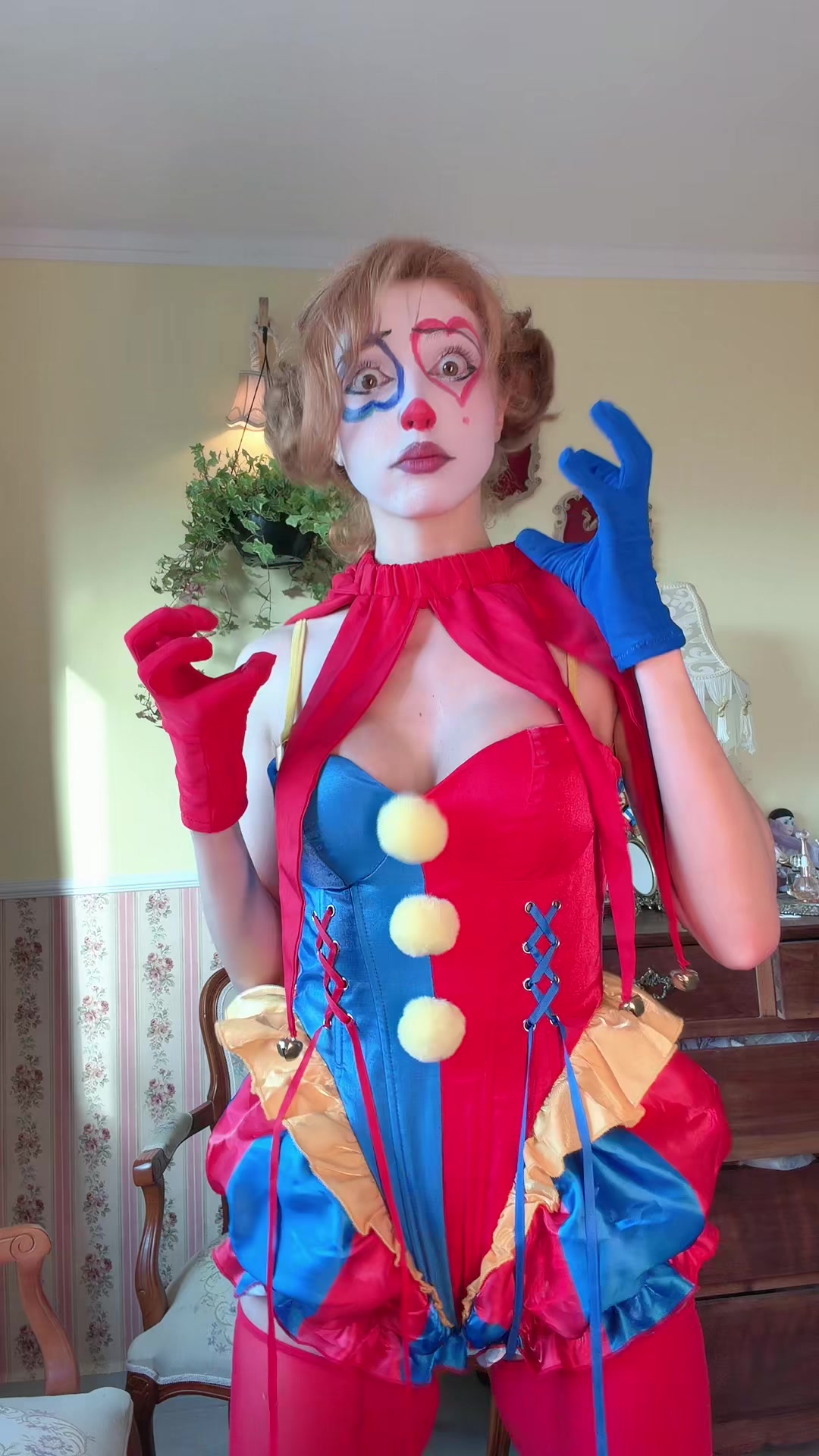@Clown girl