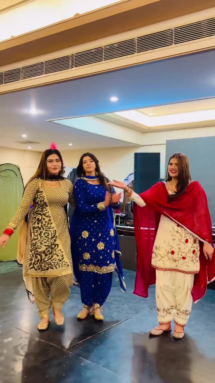 @Aj_Malika011