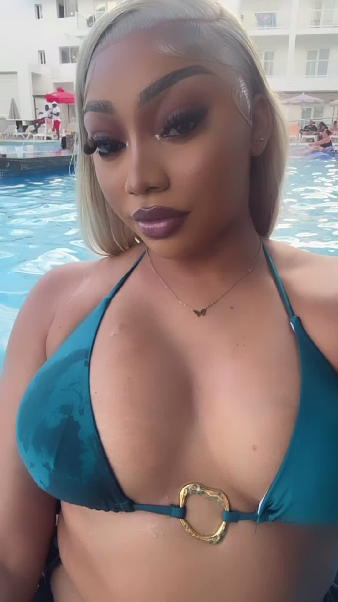 @islandgirl_tomoye