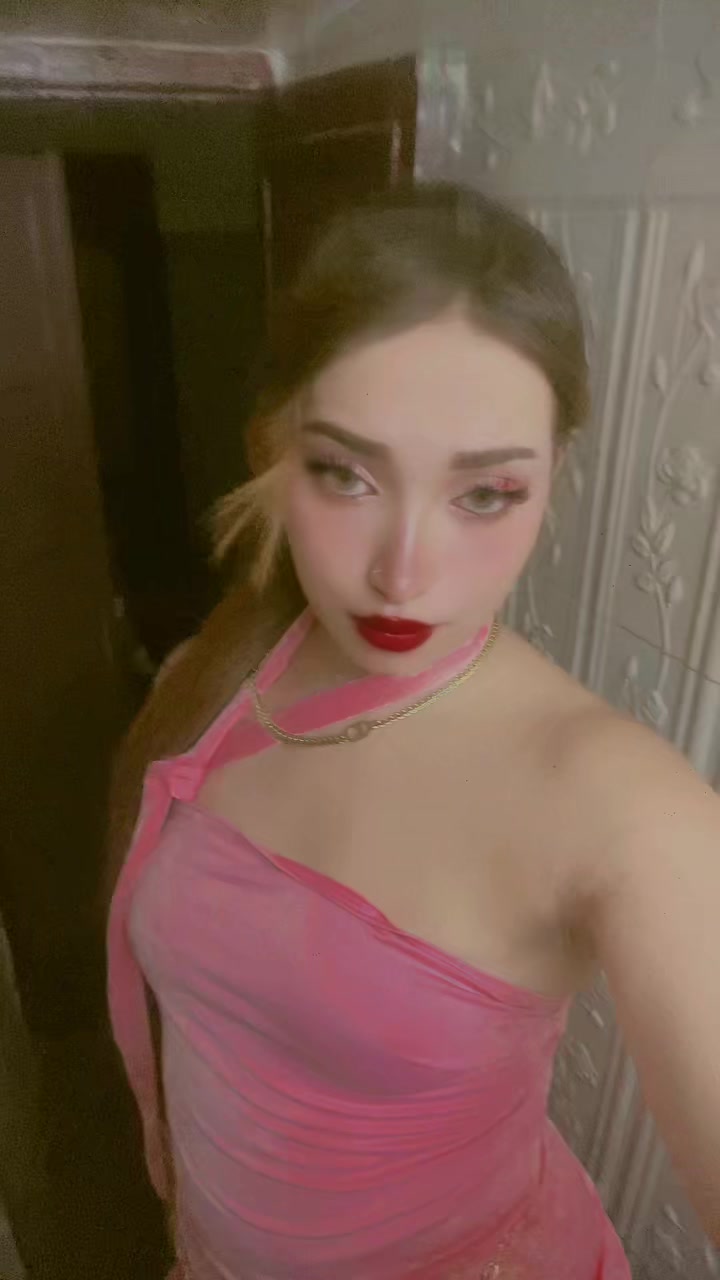 @The_queen👑