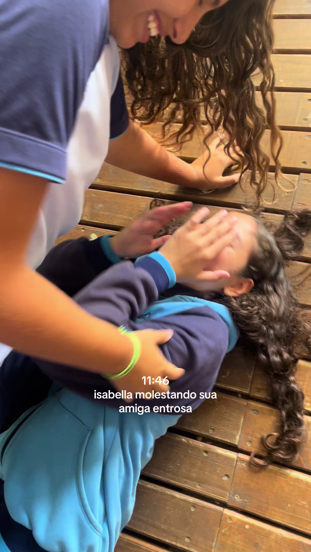 @o que a Isabella está fazendo