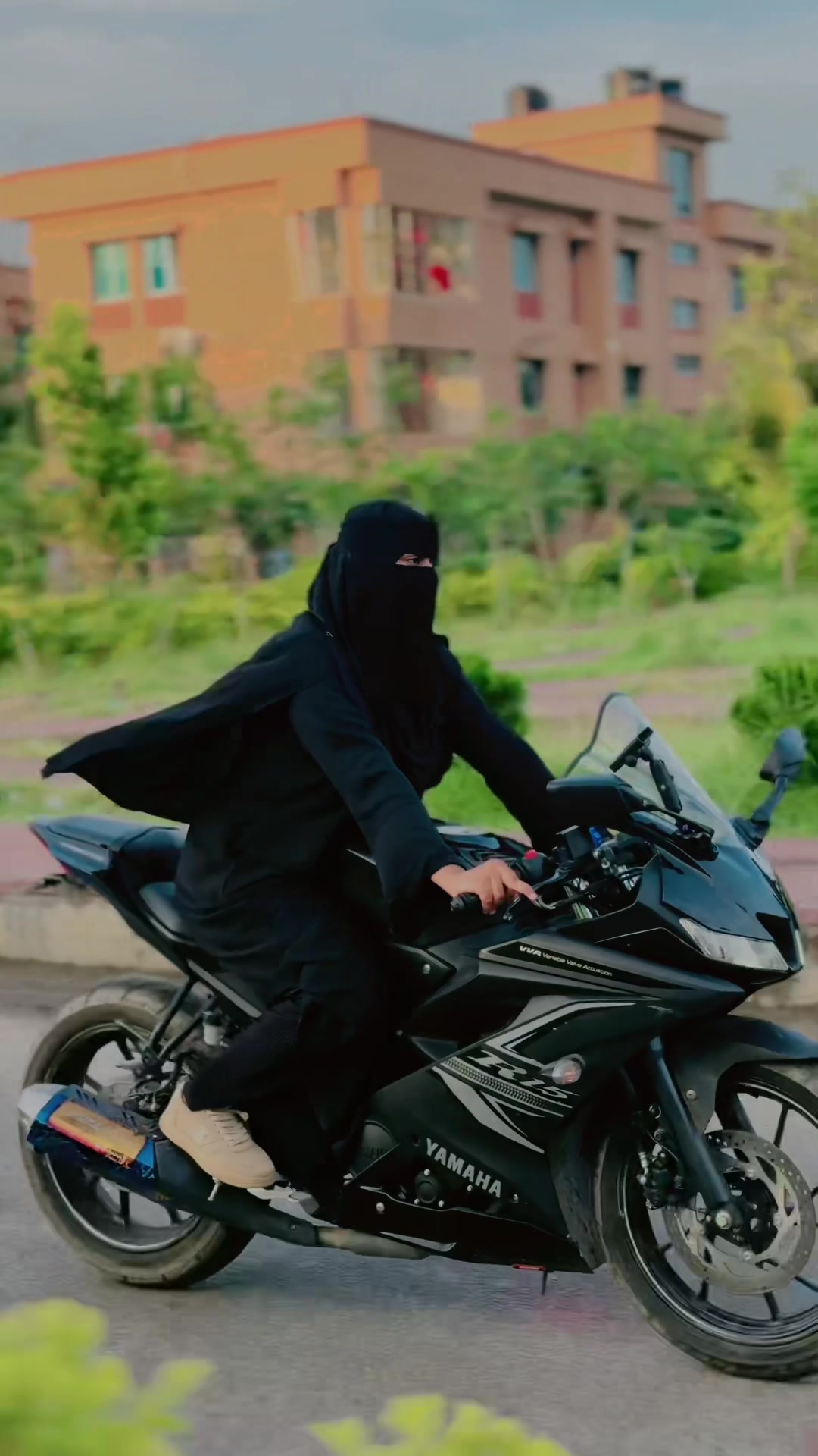 @Lady Biker Rafiya