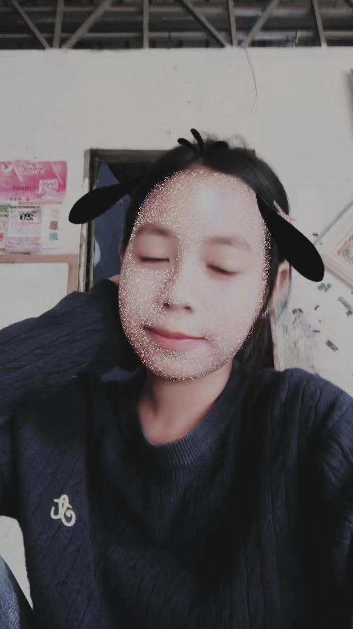 @>,<